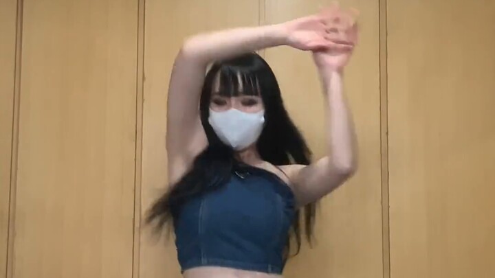 First submission: "Red" HyunA's cover dance / Almost fell down with 10cm high heels