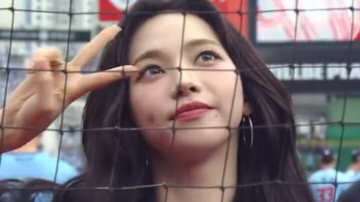 I heard that in South Korea, only top-tier idols are allowed to kick off the game.