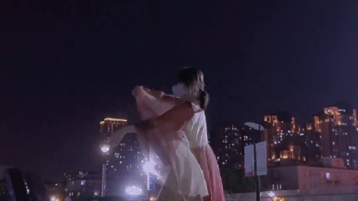 Let the moonlight illuminate your way back... [Borrowing the Moon] Improvisational Choreography of R