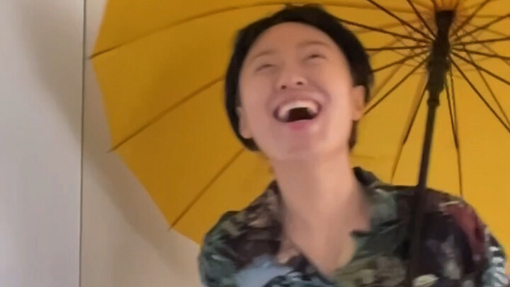 Our Parents’ Heartwarming Umbrella of Love