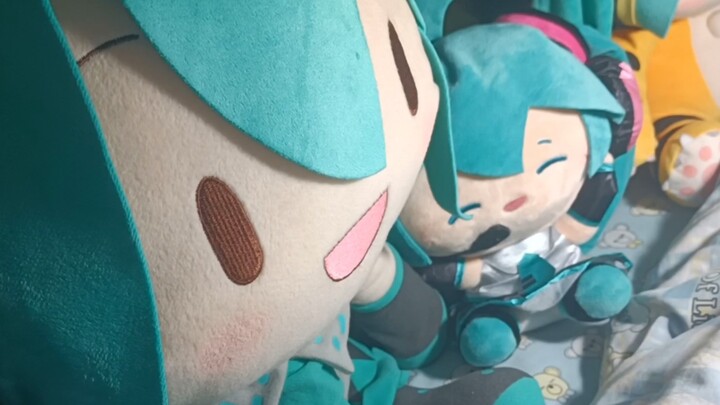 يا فوفو الذين يحتفلون بعيد ميلادهم!