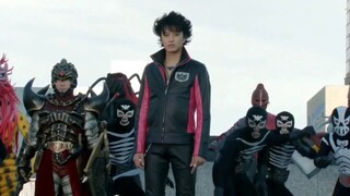 Adegan transformasi terkenal di Kamen Rider