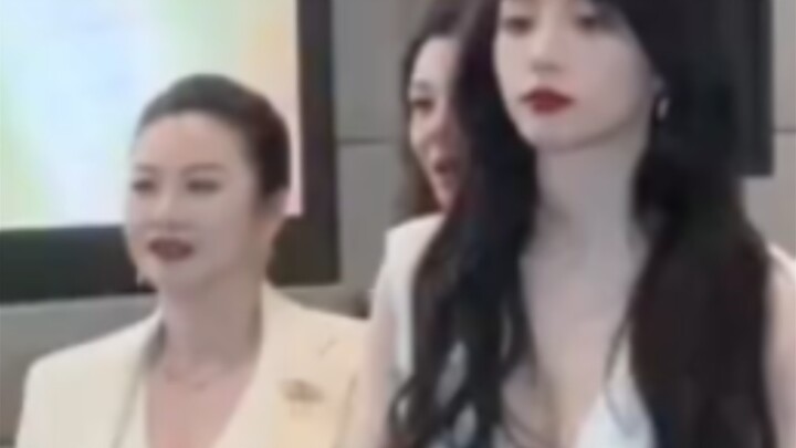 The red carpet was crazy! This girl is so suitable for heavy makeup!!! Tangren really can't take pic