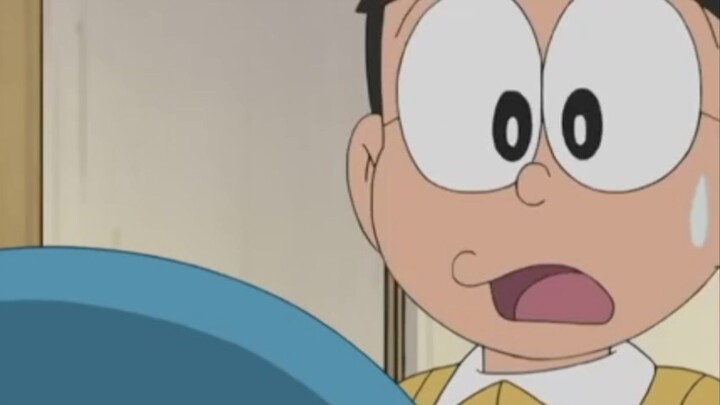 nobita kaget melihat doraemon