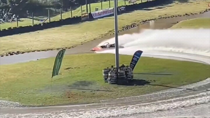 Gak nyangka balapan kapal juga keren banget—drift-nya aja udah seru dan lebih ngebut dari balap mobi