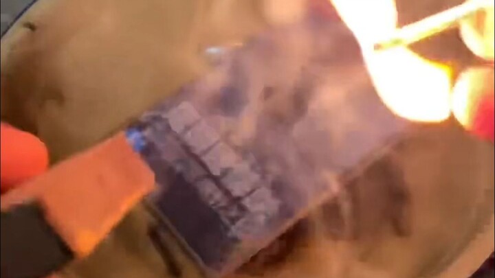 Wife burns a 4090 graphics card for her husband—death is not the end