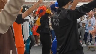 อินเทอร์เน็ตดีมาก ฉันยังสามารถดูการเต้นรำของ Karasuno Seter ได้