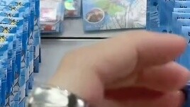 Guigui teacher almost got a red temperature when opening the card!!! Another pack of War God came!!!