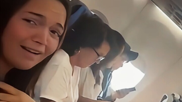No one was willing to disembark, but after the flight attendant said something, the situation took a