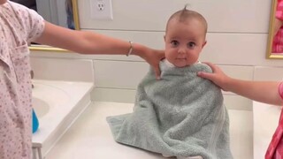 姐姐给弟弟当发型师的一天，感觉弟弟就像姐姐们的“小型玩具”一样🥰🥰爱不释手