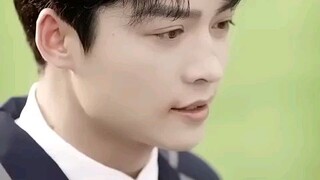 Demi menyelamatkan ayahnya, dia harus menjadi kekasih paman CEO, namun malah dimanja olehnya!