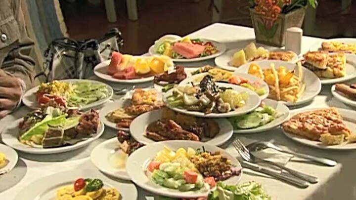 The guy didn’t know the rules when eating a buffet for the first time, so he took a whole table of f
