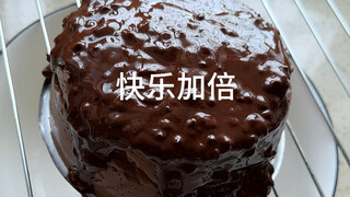 不用烤箱，不用奶油，不用模具，泡面桶就可以做的脆皮巧克力蛋糕，太太太好吃啦～