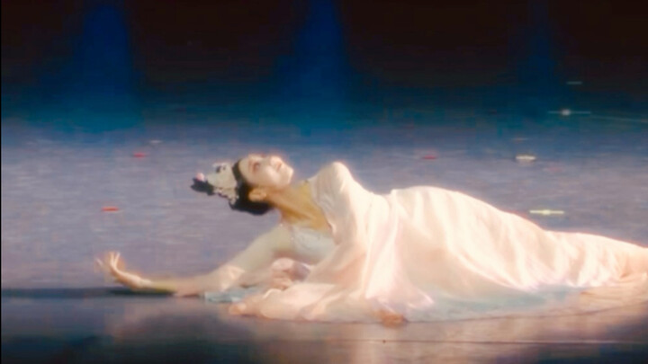 Not showing myself to the mortal world, I lean by the mirror, weighed down by springtime sorrow.