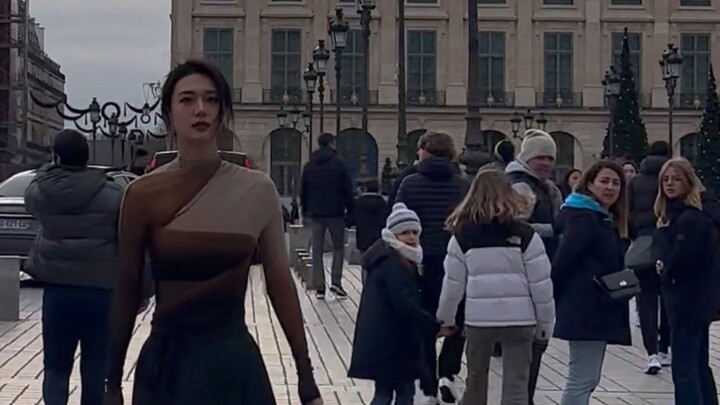 Traditional Chinese style is the real mainstream—what’s it like wearing a ma‑mian skirt at the Louvr