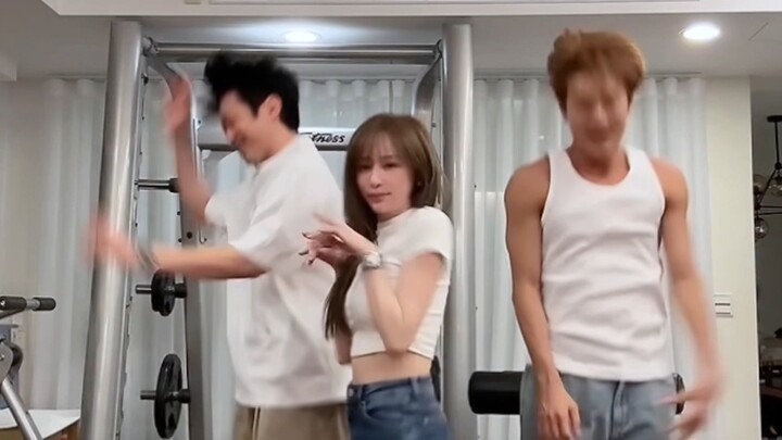 [Cyndi Wang] Cyndi Wang, Kenji Wu & Nicholas Teo secara mengejutkan menari bersama mengikuti lagu ba