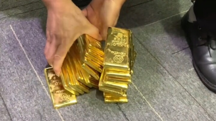 最近金价跌跌不休