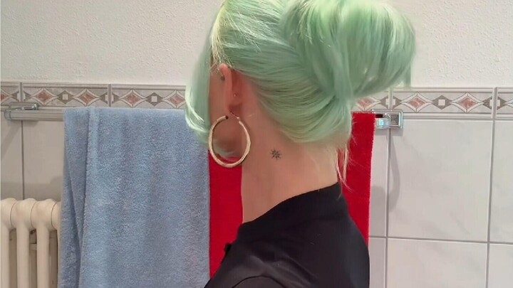 Gaya rambut pendek yang diikat