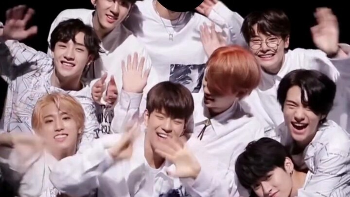 【Straykids】مزحة مقطع "My Pace" مع نصوص مضحكة ومؤثرات صوتية