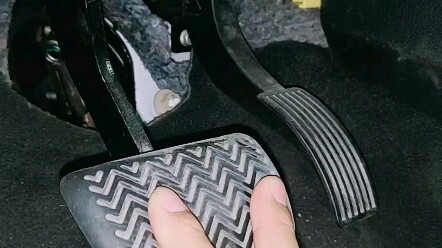 เมื่อเหยียบเบรก ทำไมไฟเบรกถึงติดขึ้น?