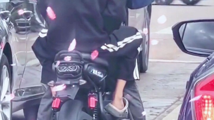 Haha, anh chàng tinh thần này hài quá đi mất!