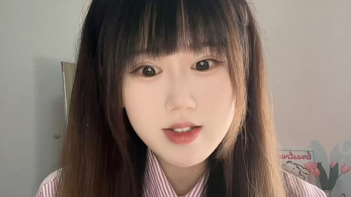 Two girls can’t even put together a single cute emoji pack…