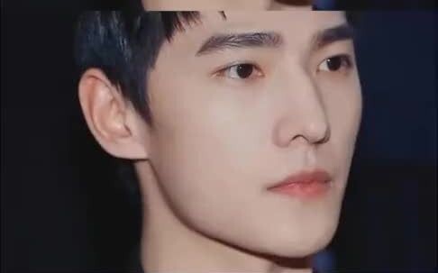 يانغ يانغ يقدم عرضًا مباشرًا لارتجاف بؤبؤ العين: من أنا؟ أين أنا؟