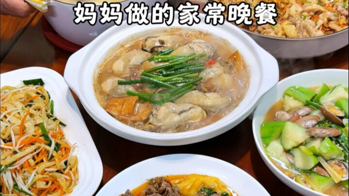 Makan malam rumahan buatan ibu! Sekali lagi hari di mana perutku kenyang banget sampai harus berpega