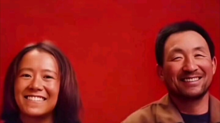 Kesuraman romantis dalam karya seni yang menghilang di tengah debu dan asap.