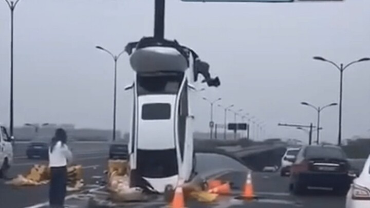 【Funny Videos】Where are you going,driver?
