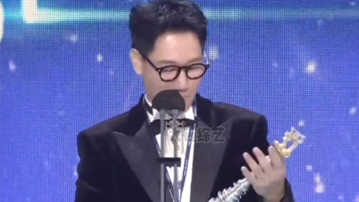 Thật buồn khi thấy Ji Seok Jin nhận giải thưởng! Ngay cả các tiền bối cũng không thể chịu đựng được 