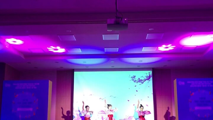 [Hongzhaoyuan] [SING] [Cover Dance] Pertunjukan Gala Mahasiswa Internasional Universitas Nasional Pu