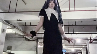 Mencoba bernyanyi dan menari seperti dewa...