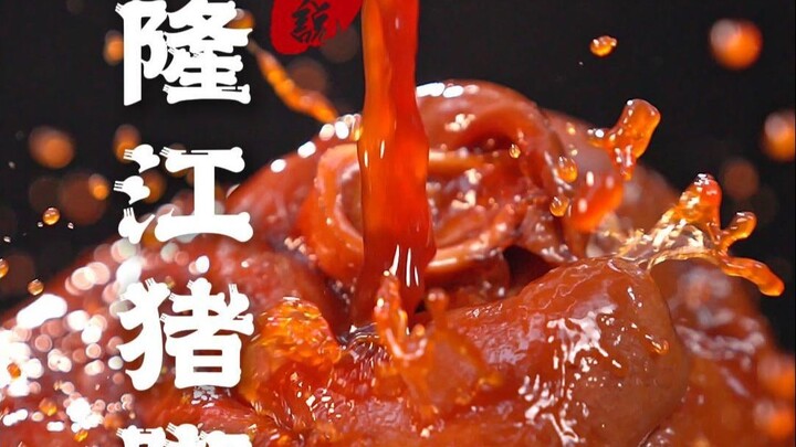 A bowl of pig’s trotter rice—my childhood dream, and it has to be served with pickled cabbage!