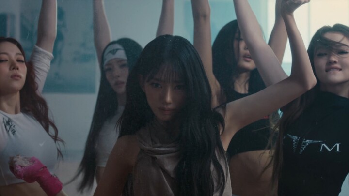 MEOVV’s new song “Hit’Em” dance version MV is now available.