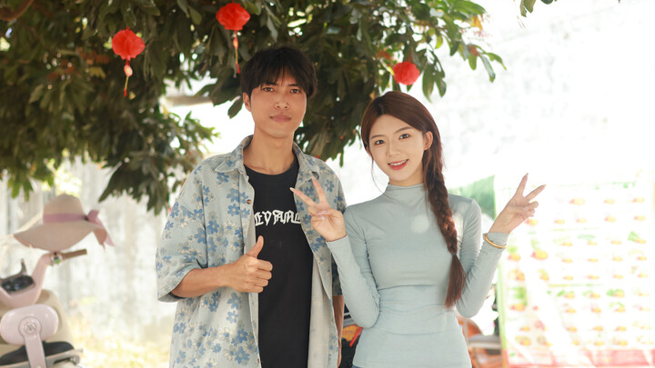 Bersama sesama perempuan cantik dari kampung halaman, masuk ke desa untuk menjual es manis.