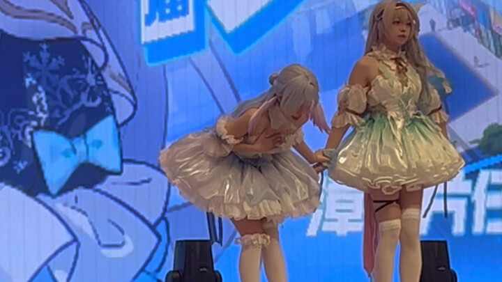 Thử thách nhảy “Đêm không ngủ” trên giày cao gót 8cm!!