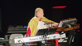 Rick Wakeman and the ERE, London, Palladium 2025-10-28, "Return of the caped crusader"