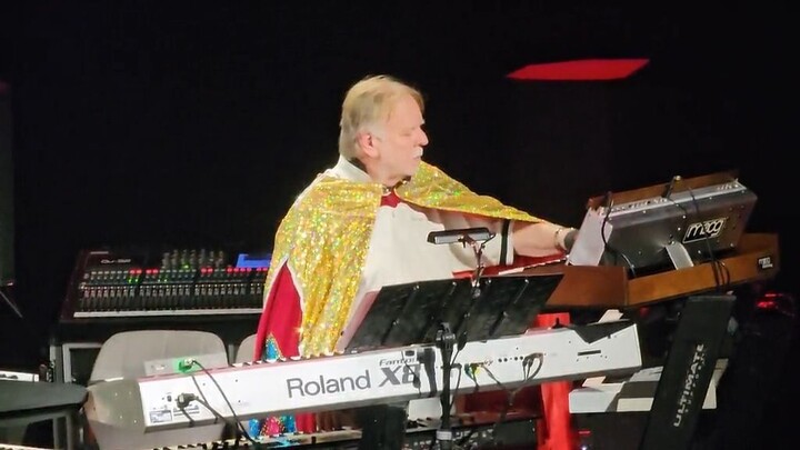 Rick Wakeman and the ERE, London, Palladium 2025-10-28, "Return of the caped crusader"
