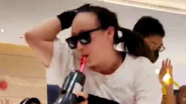 Khi gió thổi mạnh, tiếng kèn kazoo