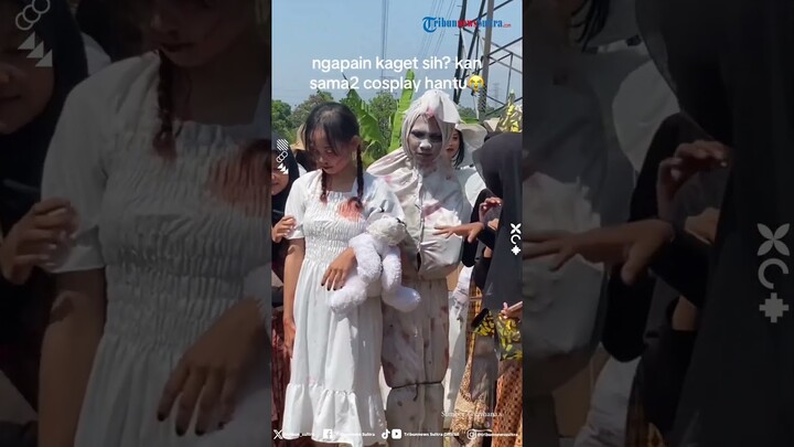 Padahal Sama-sama Lagi Cosplay Hantu! Wanita Ini Malah Kaget saat Pocong Muncul di Sampingnya