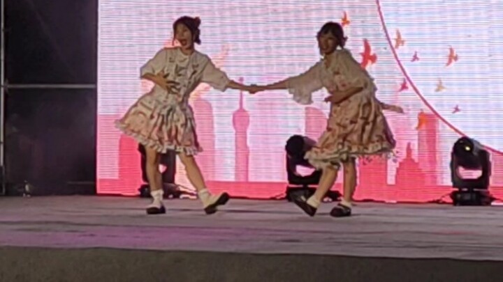 Sinh viên đại học đương đại nhảy house dance