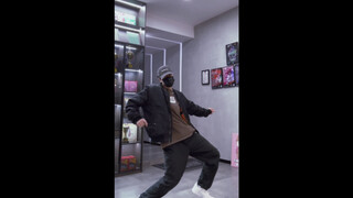 Guru laki-laki perkotaan menutupi klip XG_Left Right Jurin