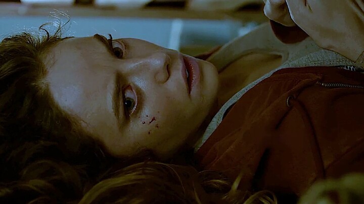 A naive girl sneaks into a man's room, only to stumble upon an extremely terrifying scene.