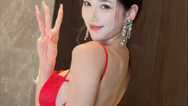 First Snow: Selfies vs. Photos Taken by Others — Which Version Do You Like Better?