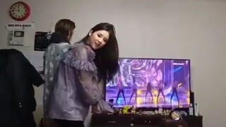 [Loona] Heejin dancing to Butterfly cuz i miss loona so much