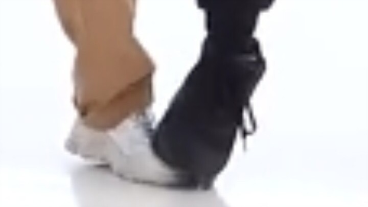[BTS] สิ่งที่คุณอาจไม่เคยสังเกตเห็นในห้องซ้อม "Boy With Luv"...