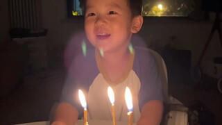 终于吃上了自己的生日蛋糕！