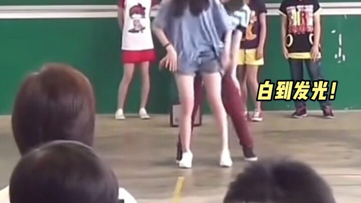 叶舒华跳《trouble maker》，这满满的青涩感
