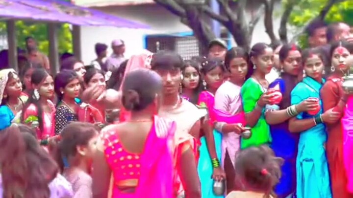 मेहरारु चाहिँ सुनार 😋 || #trendingsong #shortvideo #public